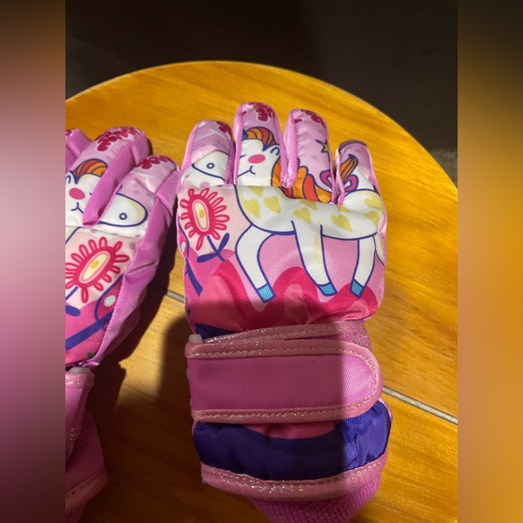 Girls Unicorn Hat and Gloves - Picture 5 of 9